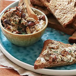 Paddenstoelen tofu met sneetjes brood